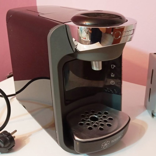 Bosch CTPMO8 Coffee Maker like new with coffee capsules