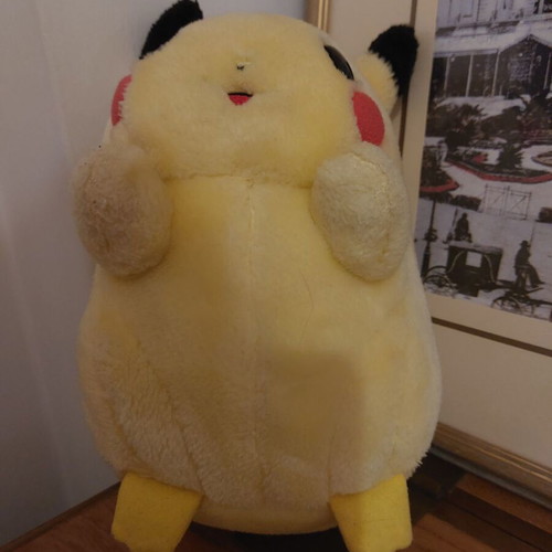 Vintage Pikatsou plush toy used, excellent condition