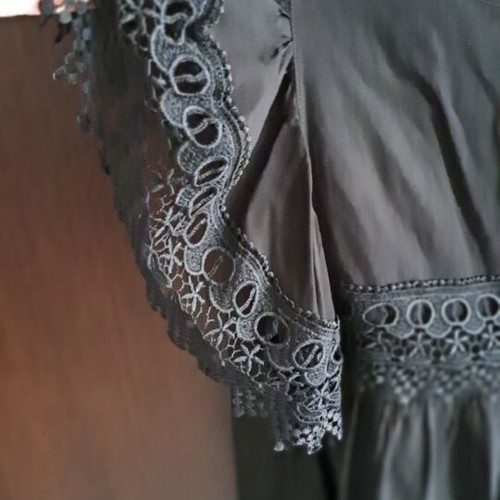 Summer blouse with lace black, like new, fits S & M