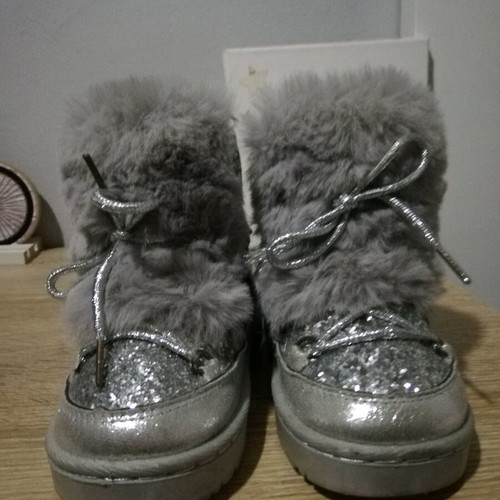 Children's silver glitter boots with fur like new, size 23-24