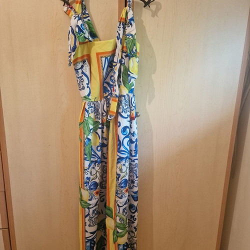Women's dress like new with beautiful design, size S
