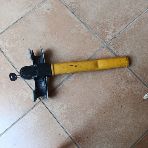 Steering wheel lock like new, T-shaped car security device
