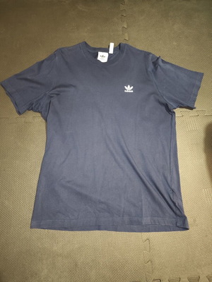 Adidas Originals T-shirt Large dark blue like new embroidered logo