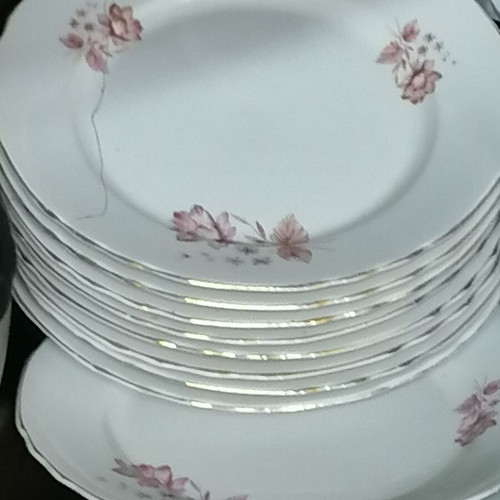 Porcelain plates used, pack of about 35 pieces