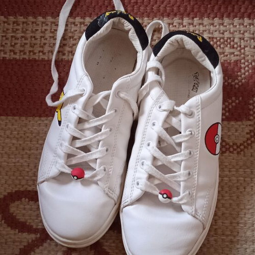 Zara Pokémon Athletic Shoes size 36 used, white