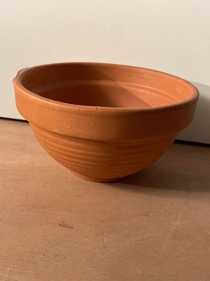 Deroma clay pot cup made in Italy new with hole (17cm diameter x 10cm height) No1