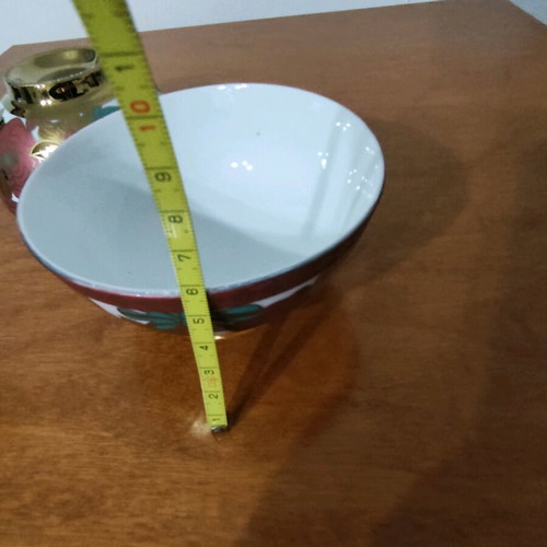 Porcelain bowls with Chinese motifs like new, set of 2