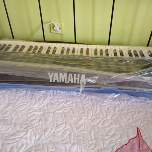 Yamaha keyboard like new