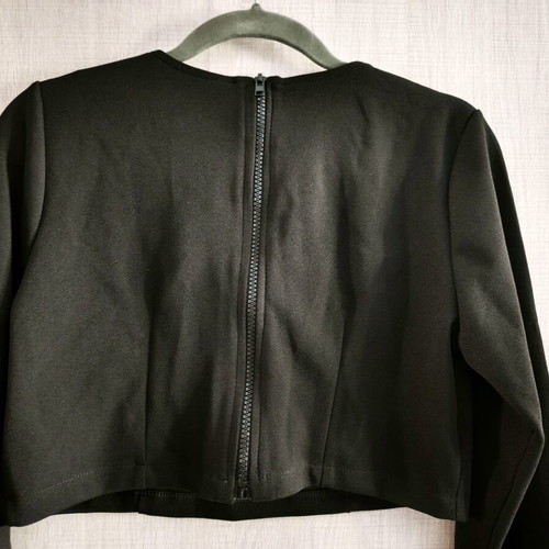 Hemithea crop top long sleeve black like new, size M/L