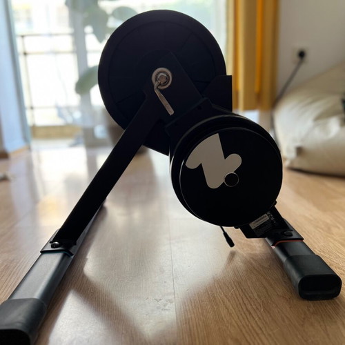Zwift Hub One direct drive smart trainer like new with Zwift Cog & Click
