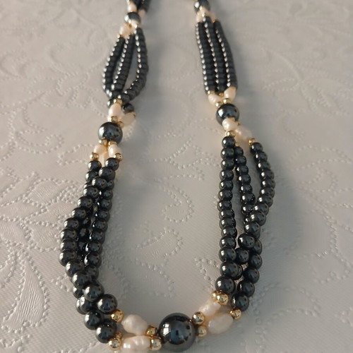 Long hematite and pearl necklace like new, vintage style