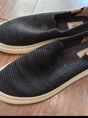 Ugg slip on παπούτσια μεταχειρισμένα, νούμερο 40, μαύρα