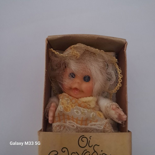El-Greco 1976 collectible doll like new with box