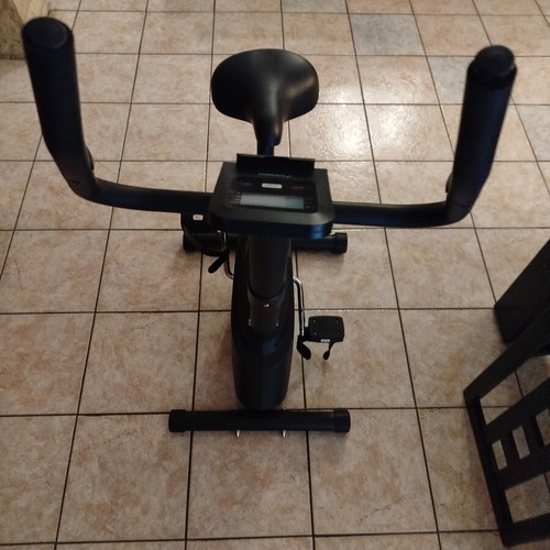 Exercise bike like new with magnetic resistance and heart rate sensors