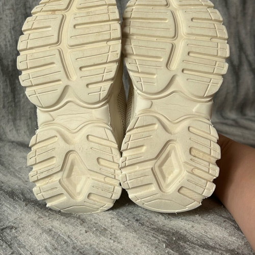 Sinsay kids sports shoes size 27 like new, beige and silver