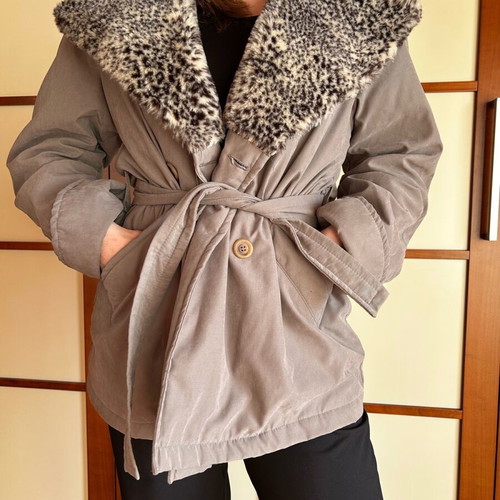 Coat with fur collar like new, beige, size M