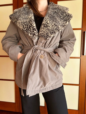 Coat with fur collar like new, beige, size M