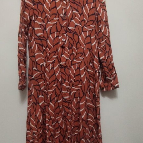Namaste dress small, brown and red leaf pattern
