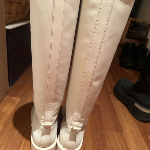 Zara knee-high boots like new, size 38, off-white beige