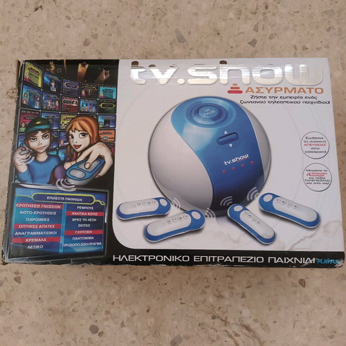 TV SHOW electronic board game like new with 4 wireless controllers