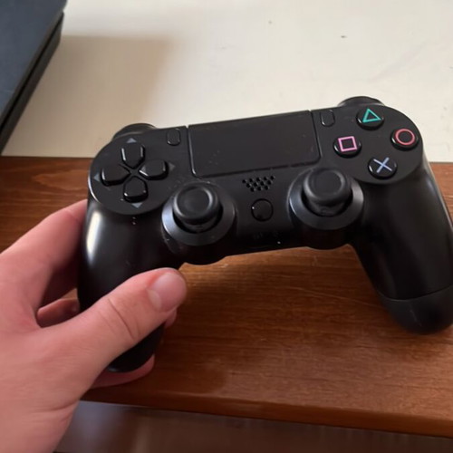 PlayStation 4 slim 500GB σαν καινούργιο με extra SSD 1TB και 6 παιχνίδια