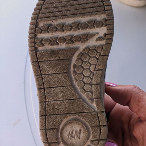 H&M baby sneakers used, size 20/21 unisex