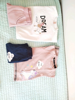 Girls' tracksuit set used for 5 years old