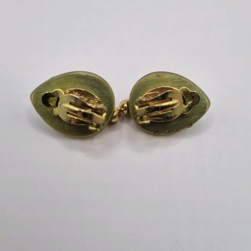 Vintage earrings with clip used