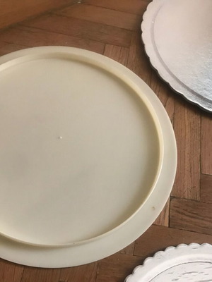 Δίσκοι βάσεις για γλυκά μεταχειρισμένοι, πακέτο 8, πλαστικοί και χαρτονένιοι