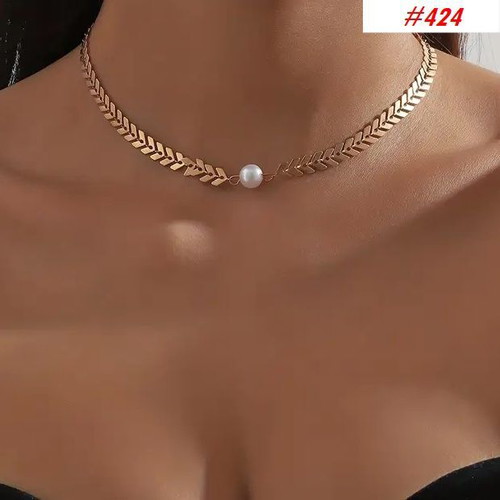 Necklace 424 golden color, zinc alloy, new