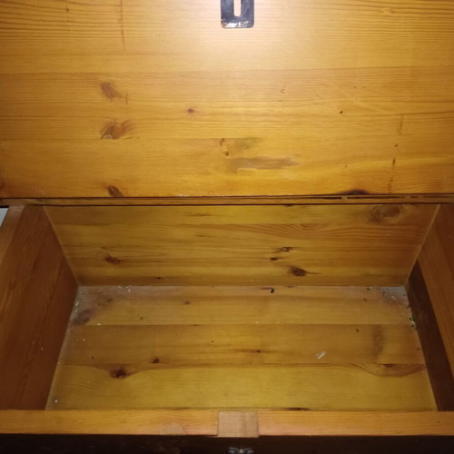 Vintage wooden chest like new, large solid wood storage trunk