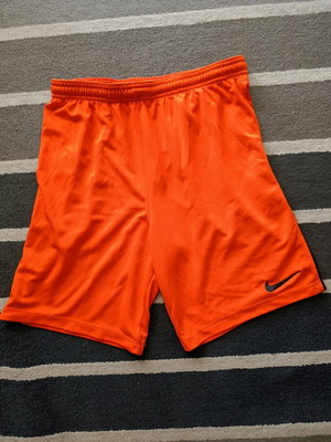 Nike σορτς μεταχειρισμένα, μαύρο και πορτοκαλί, μέγεθος 158 cm