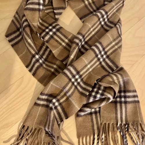 Galléries Lafayette 100% wool scarf like new, beige