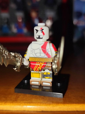 Kratos minifigure like new with Blades of Chaos and stand