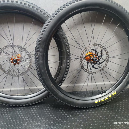 Custom Wheelset 29" Industry Nine Hydra with DT Swiss EX 511 and Sapim CX-Ray, like new
