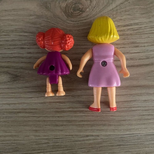 Dollhouse furniture with 2 figures used