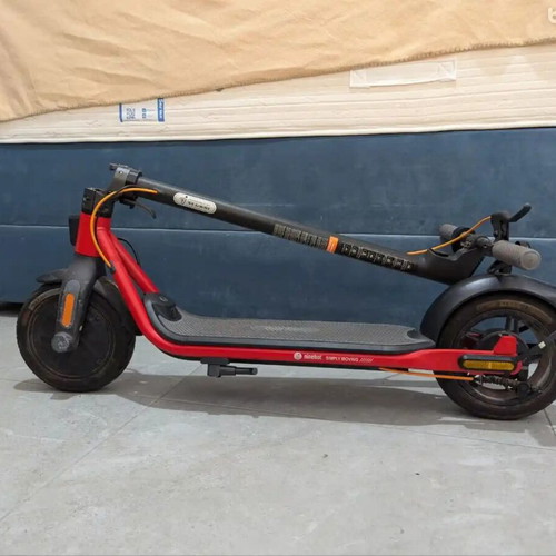 Electric scooter like new, very low mileage
