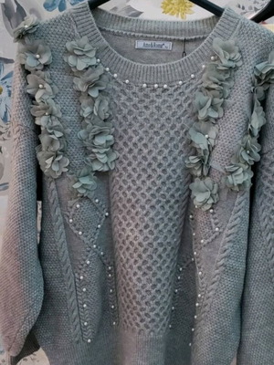Knitted sweater with organza flowers and pearls, new, one size, gray