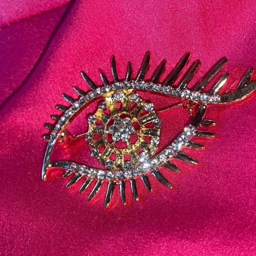Pin new with eye design made of zinc alloy