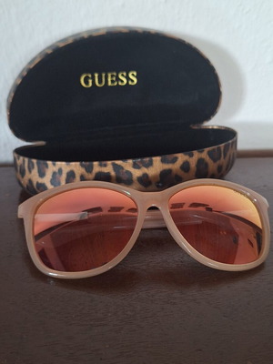 Γυναικεία γυαλιά ηλίου Guess μεταχειρισμένα, ροζ