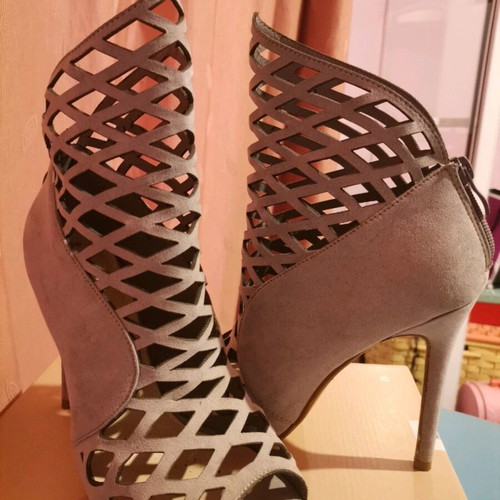 Gray mouse high-heeled sandals size 40 like new with thin heel