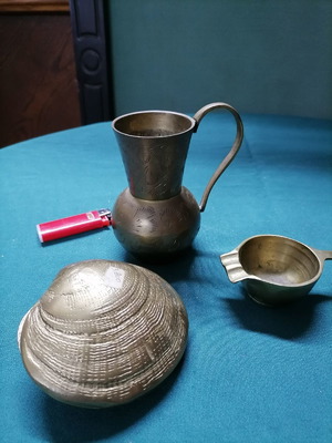 Bronze decorations used, shell, ashtray, jug