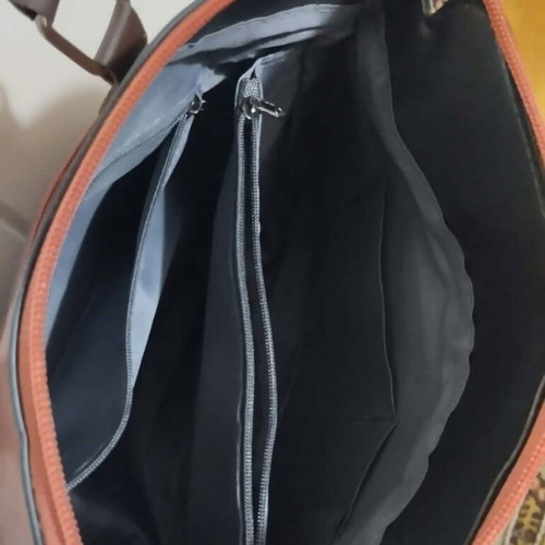 Medium bag like new, brown-red with multiple compartments