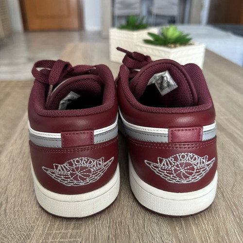 Nike Air Jordan 1 Low Bordeaux size 42 like new