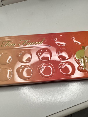 Too Faced Sweet Peach Palette like new