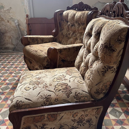 Vintage 80s sofa with carved wood – retro statement piece