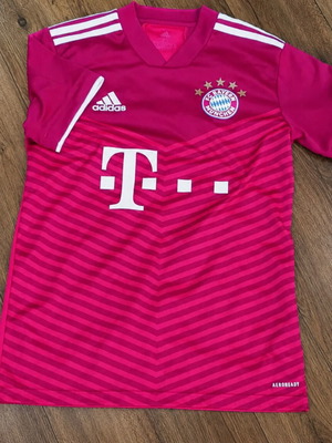 Bayern 2021/22 Home Jersey като нов, размер XS