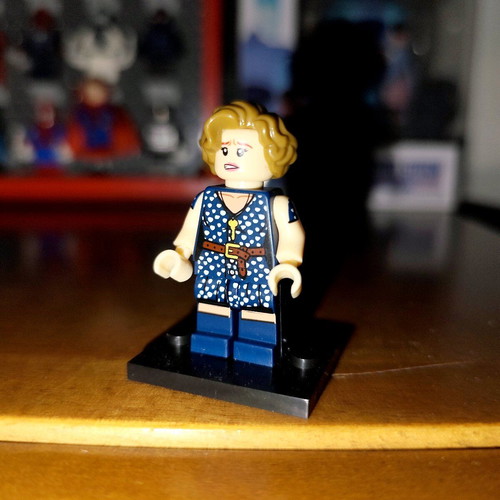 Beverly Marsh Lego figure like new with stand and two expressions
