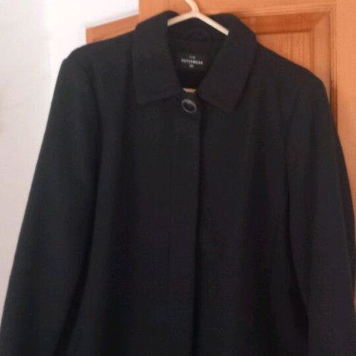 Short coat large black like new, seasonal cotton