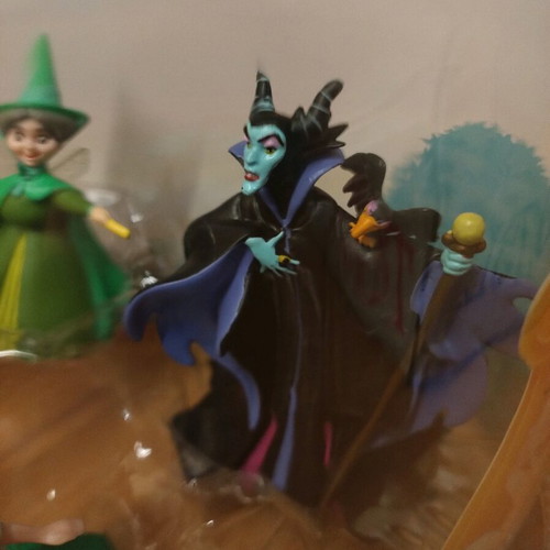 Disney Store Exclusive Sleeping Beauty figure set new